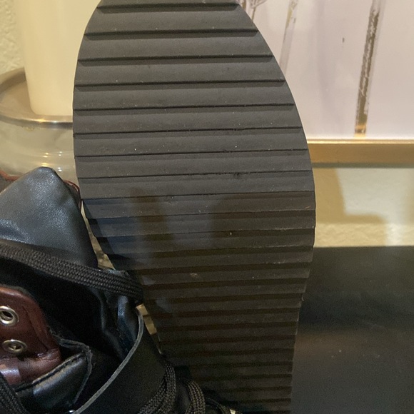 Hiking boots - Picture 5 of 7